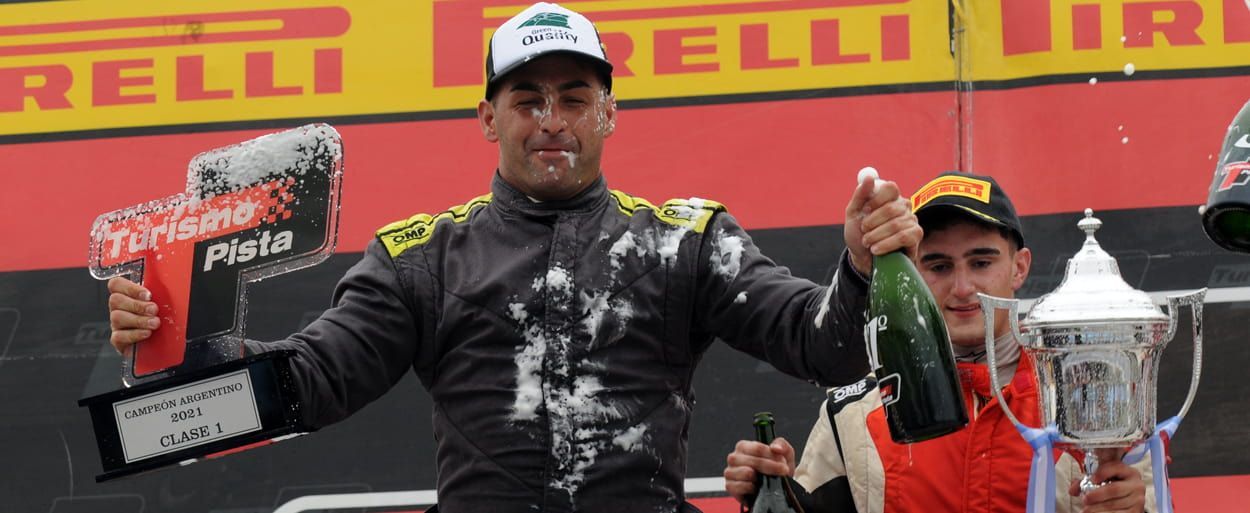 MARTÍN CHICO REPITIÓ VICTORIA Y ALVAREZ CELEBRÓ EL TÍTULO