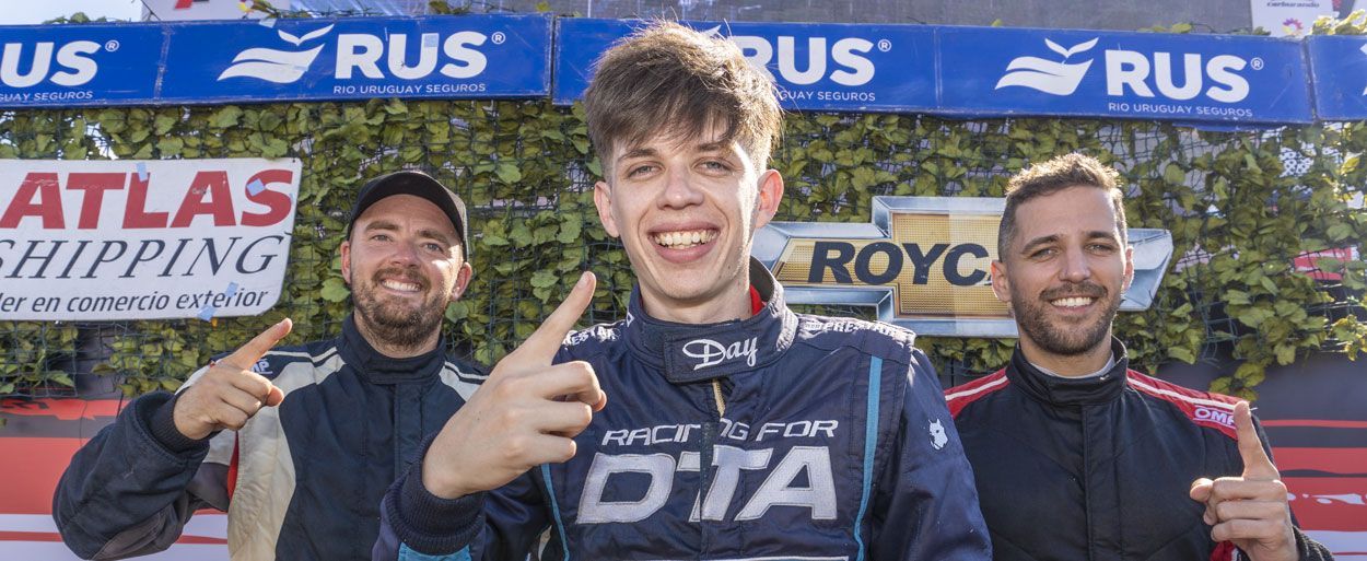 BASTIDAS Y VOLPE, LA PRIMERA FILA DE LA CLASE 3