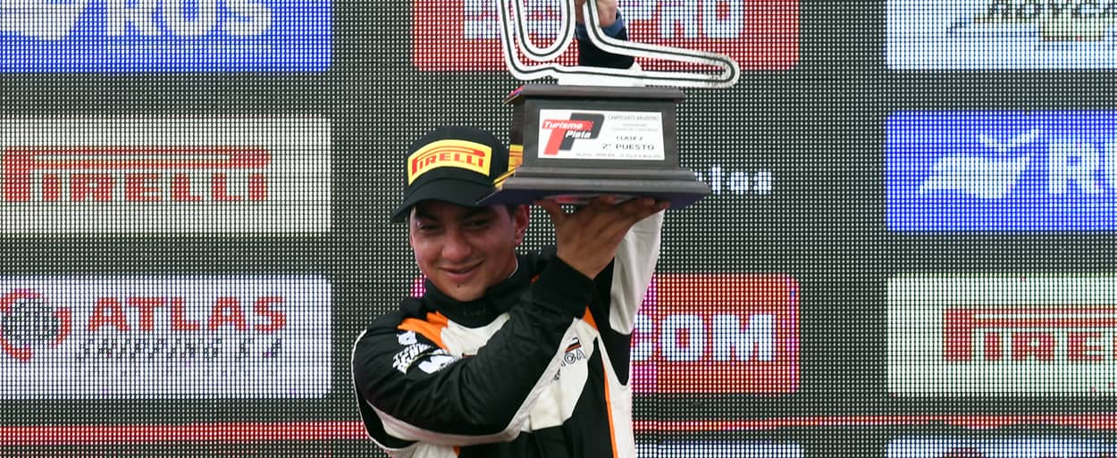 LUCIANO MARTÍNEZ SE PRENDE EN EL CAMPEONATO DE LA CLASE 2