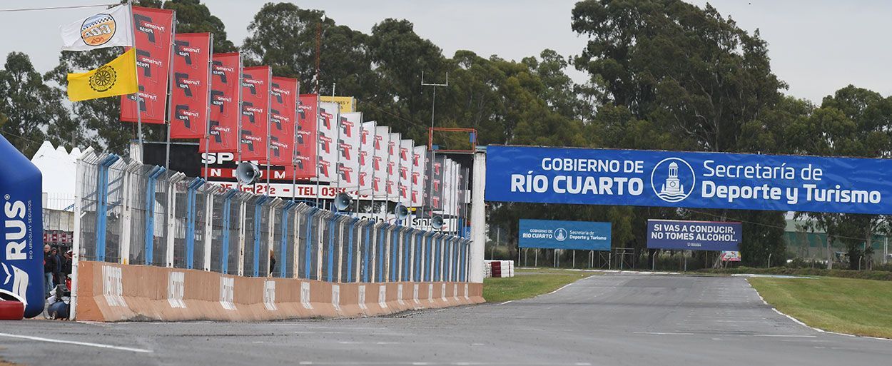 EL TURISMO PISTA ABRIÓ EL FUEGO EN RÍO CUARTO