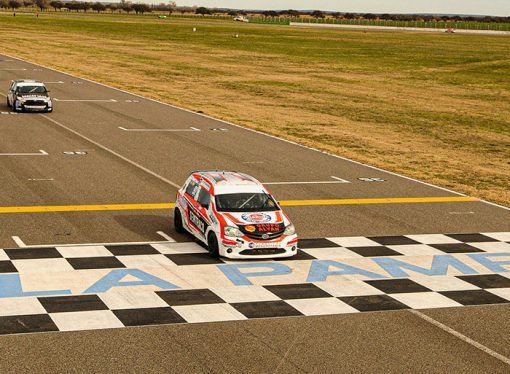 EL TURISMO PISTA COMENZÓ A GIRAR EN LA PAMPA