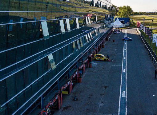 ARRANCÓ LA ACCIÓN DE LA CARRERA DE LOS 300 PILOTOS EN LA PLATA