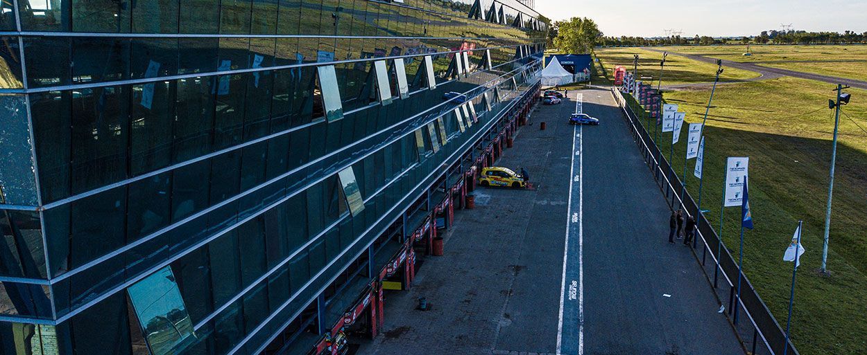 ARRANCÓ LA ACCIÓN DE LA CARRERA DE LOS 300 PILOTOS EN LA PLATA
