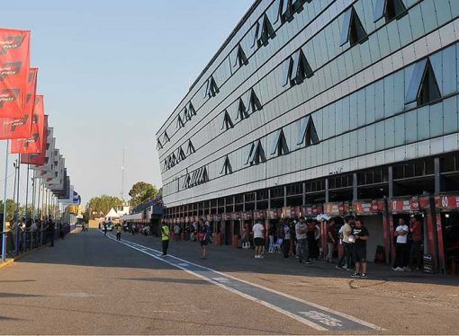 LA CARRERA DE LOS 300 PILOTOS INICIÓ CON SU SÁBADO EN LA PLATA