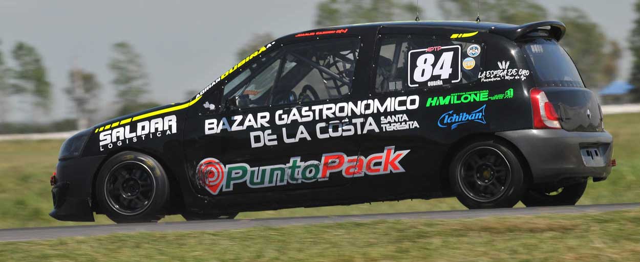 JUAN PEDRO ESCALA HACE PIE DENTRO DE LA CLASE TRES