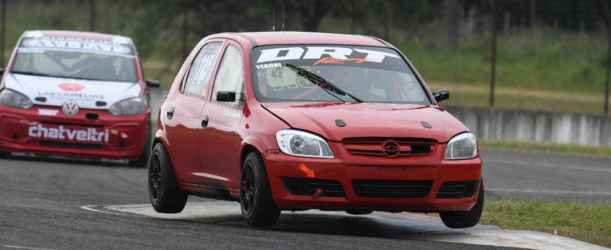 ARIÁN YEROBI REGRESA AL AUTOMOVILISMO NACIONAL Y ASCIENDE A LA CLASE DOS