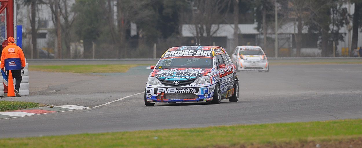 LA POLE POSITION PROVISIONAL DE LA CLASE TRES ESTÁ EN MANOS DE EXEQUIEL BASTIDAS