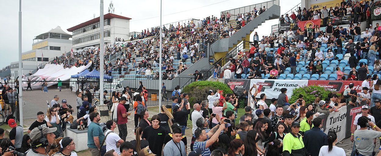 EL PÚBLICO RESPALDÓ LA CARRERA DE LOS 300 PILOTOS