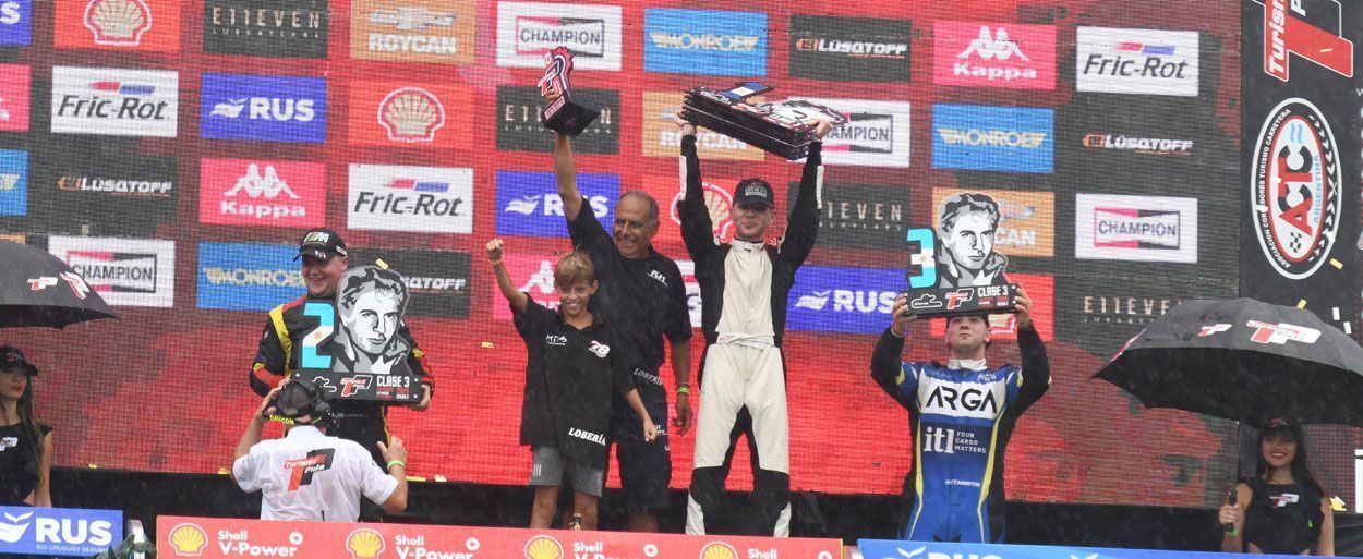 TOMÁS VITAR FESTEJÓ EN UNA CARRERA ELECTRIZANTE EN LA PLATA