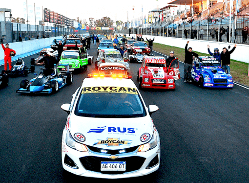 LA CARRERA DE LOS 300 PILOTOS TAMBIÉN FUE UNA CELEBRACIÓN DEL AUTOMOVILISMO ZONAL E HISTÓRICO