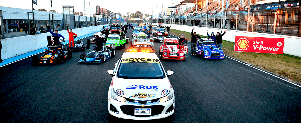 LA CARRERA DE LOS 300 PILOTOS TAMBIÉN FUE UNA CELEBRACIÓN DEL AUTOMOVILISMO ZONAL E HISTÓRICO