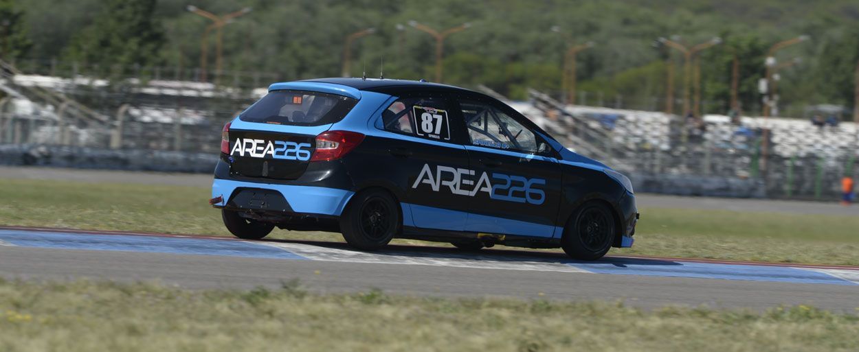 NUEVA POLE POSITION PARA VALENTINO SPINELLA EN LA CLASE DOS