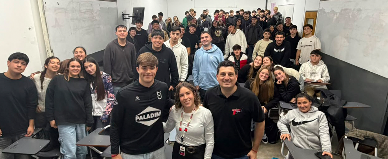 EL TURISMO PISTA ACERCÓ EL AUTOMOVILISMO A LOS ESTUDIANTES DEL IESERH